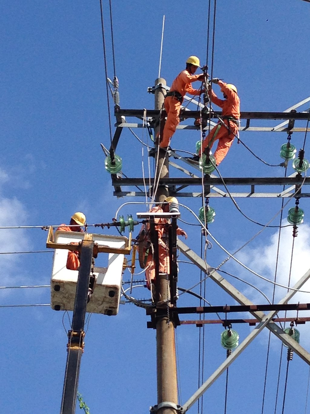 EVN và PetroVietnam: Hai trụ cột ngân sách trong khối doanh nghiệp nhà nước