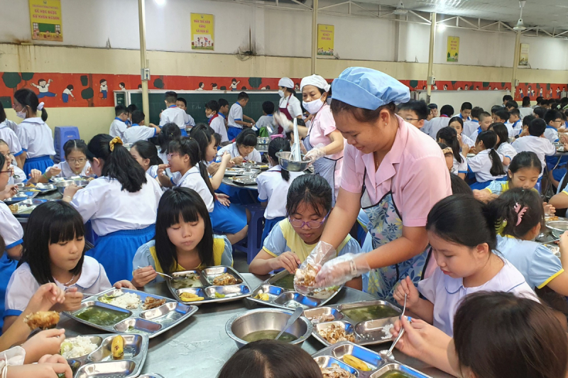 Hà Nội siết chặt an toàn bữa ăn bán trú: Mạnh tay nhưng đủ sâu?