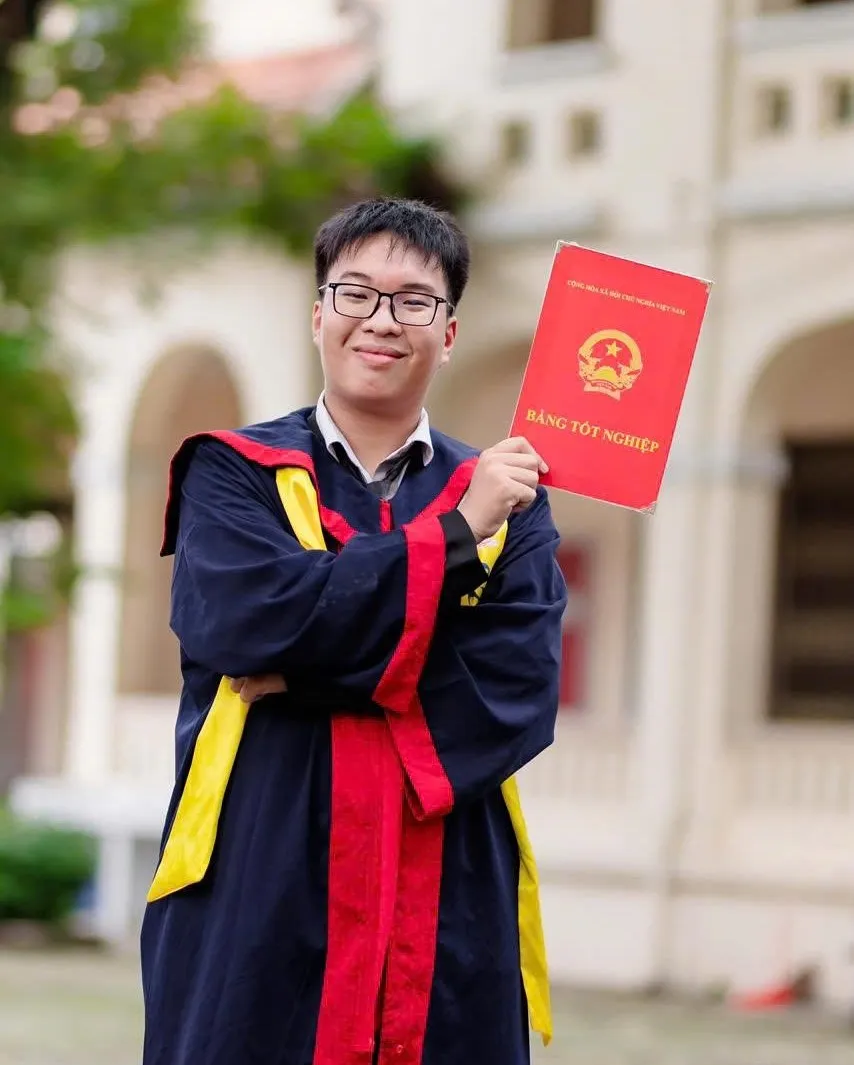 Từ điểm tuyệt đối đến bục giảng: Chiến lược học tập của những thủ khoa xuất sắc