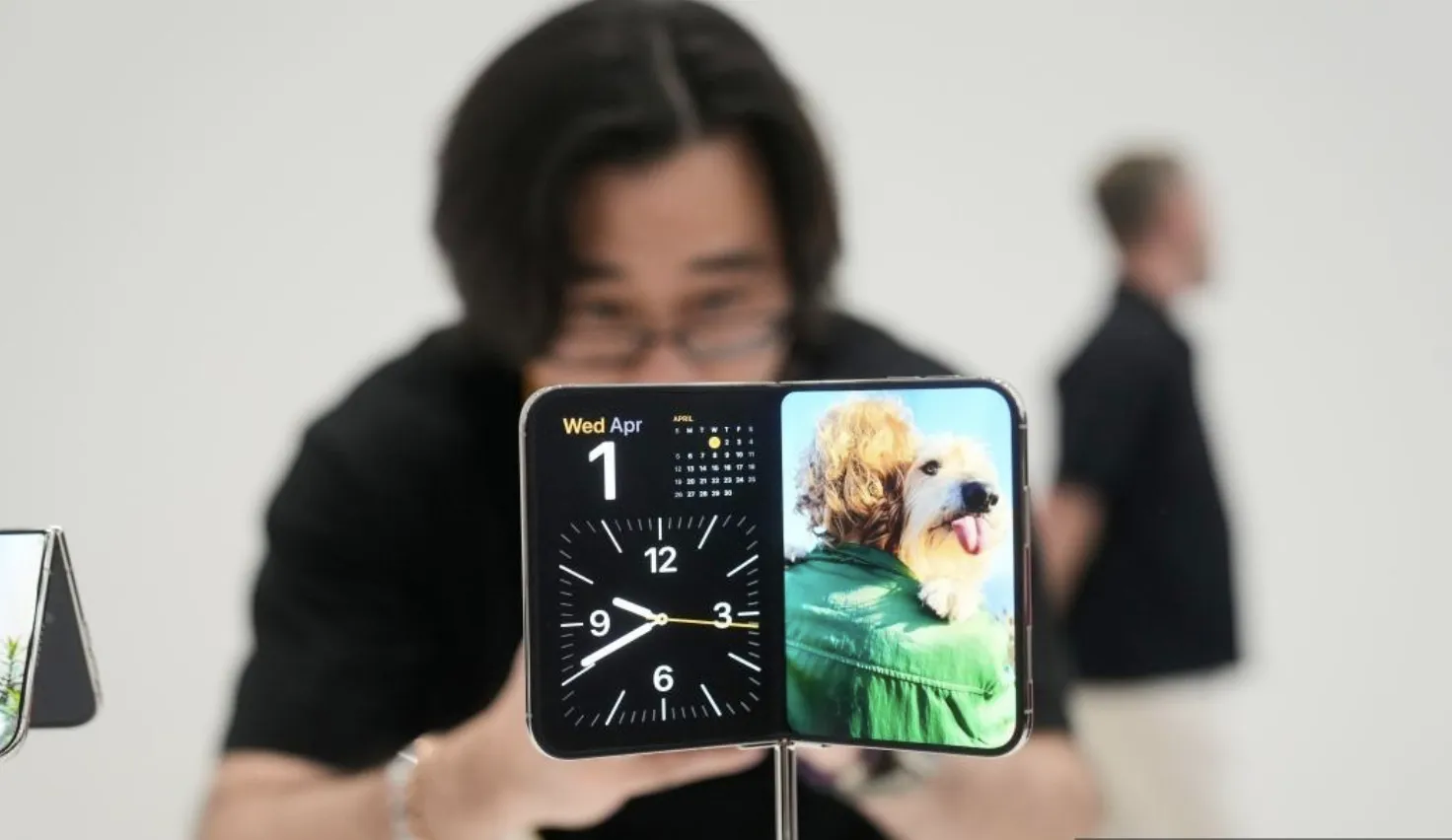 iPhone Duo: Telefon Lipat Apple Pertama, Berbaloi Atau Sekadar Gimik?