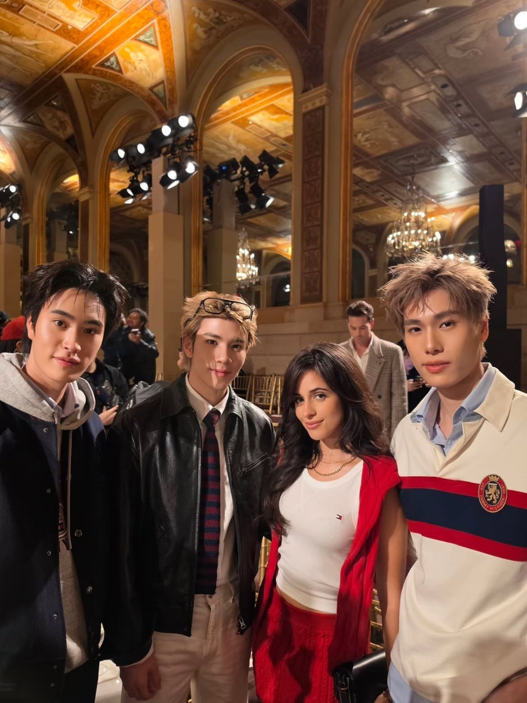 Tommy Hilfiger và dàn sao quốc tế tái định nghĩa phong cách preppy
