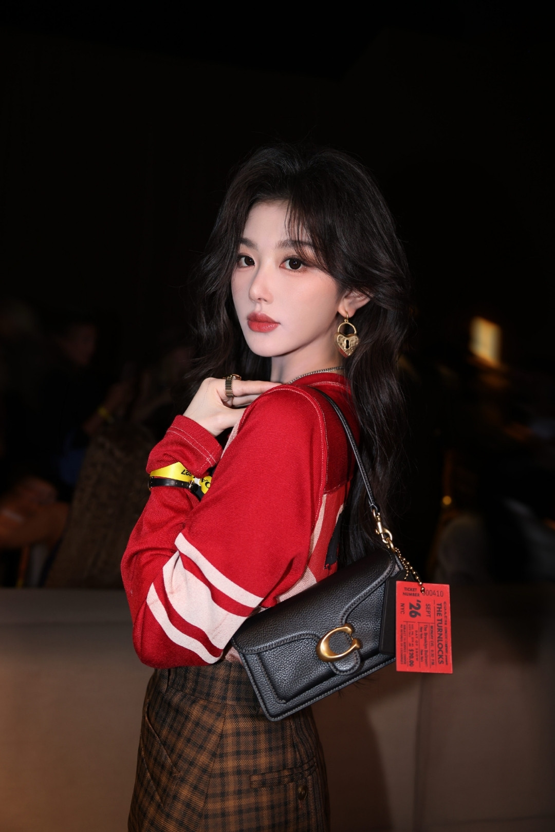 Khổng Tuyết Nhi tỏa sáng tại hàng ghế đầu Coach New York