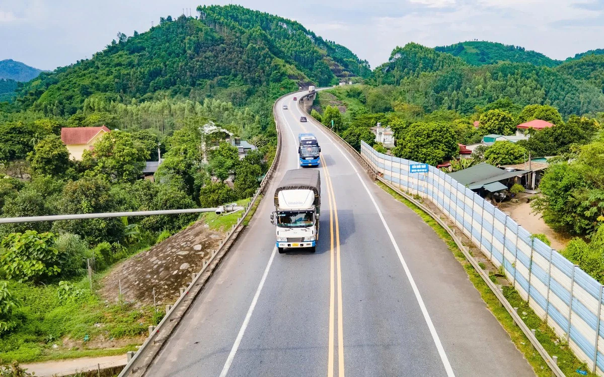 Cao tốc Vinh Thanh Thủy tăng tốc thi công giữa mùa mưa