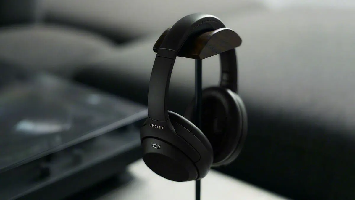 Sony kéo dài dải tai nghe chống ồn: từ flagship đến entry-level