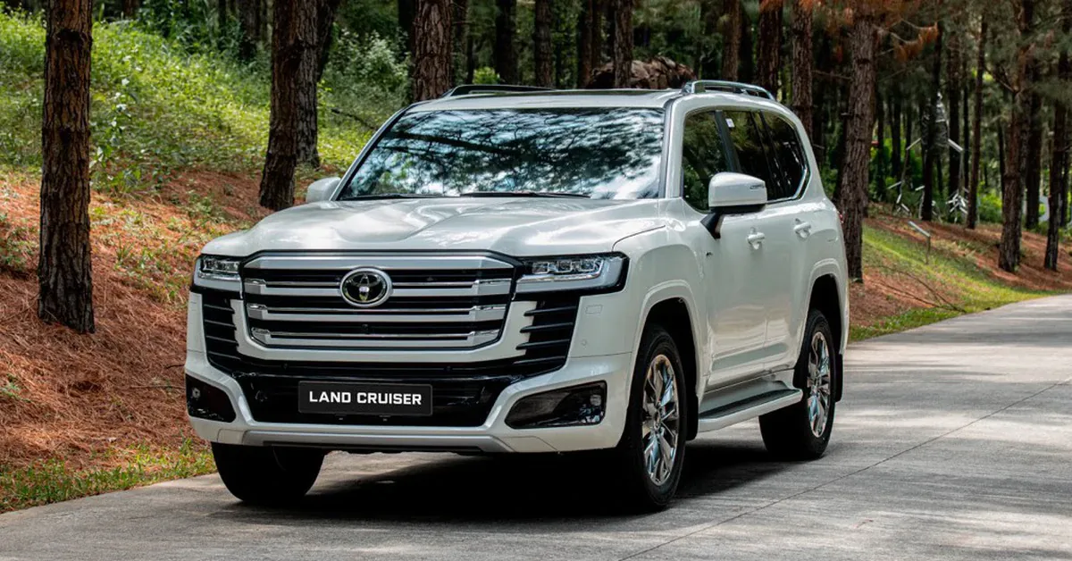 Toyota Land Cruiser 300 HEV: thêm 130 triệu có đáng để nâng cấp hybrid?
