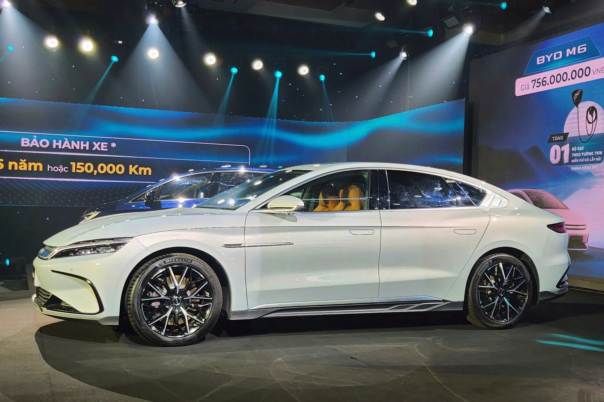 Sedan hạng C giảm sâu tháng 9: chọn Corolla hay Elantra N Line?