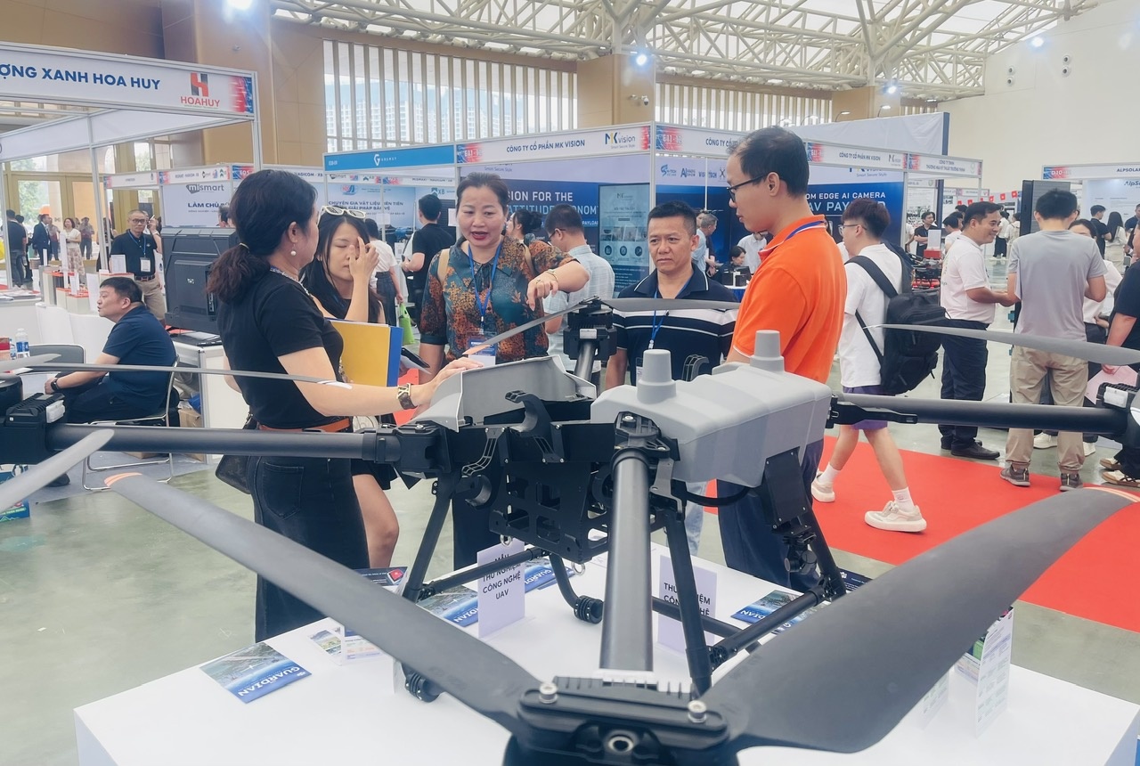 HI-TECH VIETNAM: Hệ sinh thái drone và UAV hội tụ