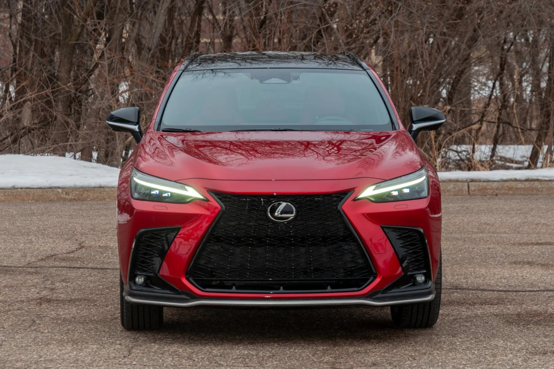 Lexus NX 350h vs BMW X3 và Volvo XC60: khách mua đang chọn điều gì?