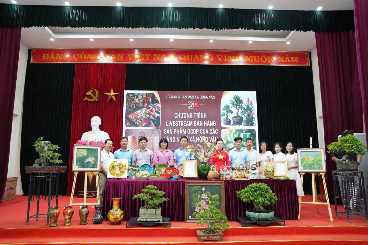 Làng nghề truyền thống Hà Nội: Livestream để giữ nghề và bán hàng OCOP trực tuyến