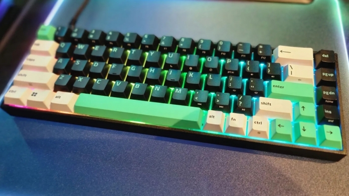 Razer Reclusa X Mini 65%: Bàn phím cơ hot-swap giá rẻ có đáng tiền?