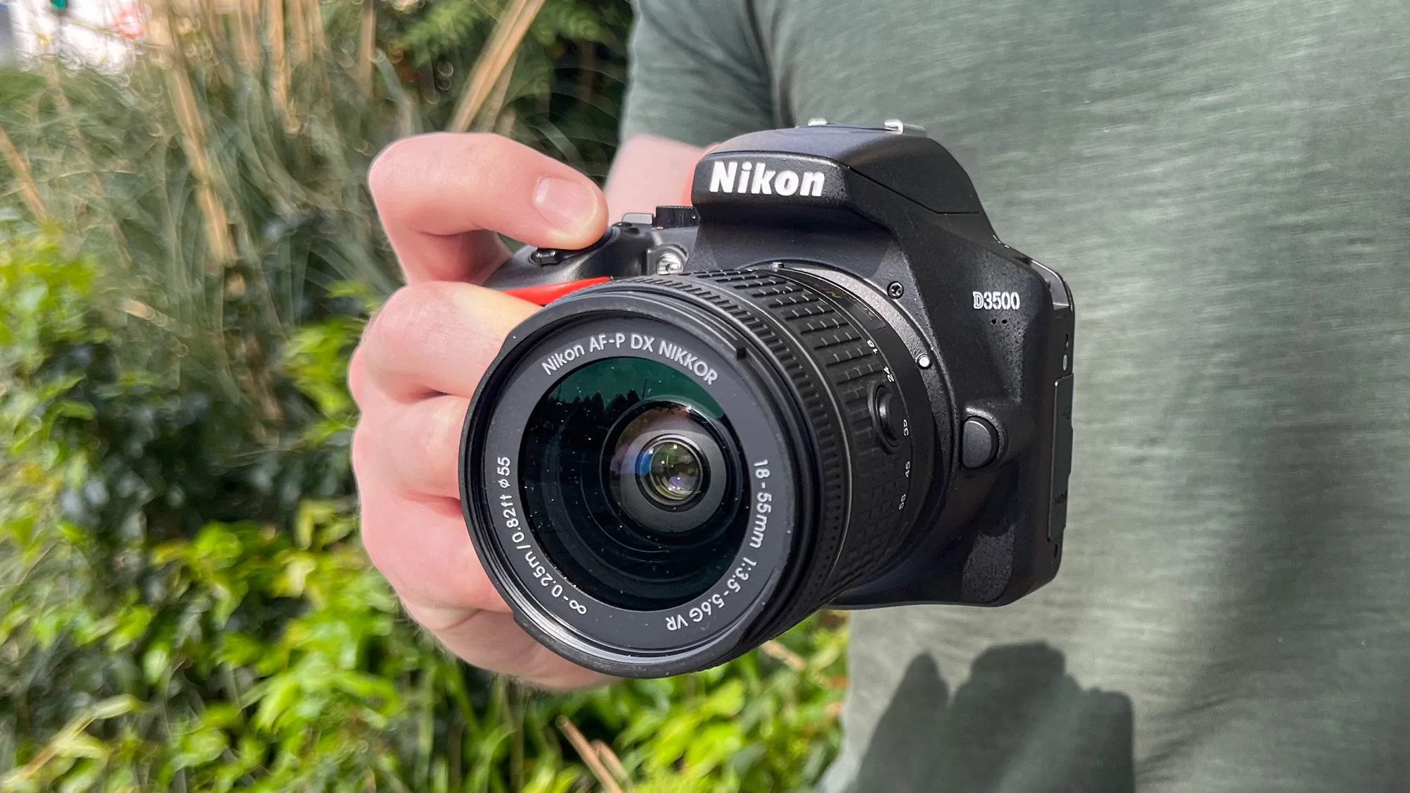 Tại sao Nikon đang thua trên sân chơi mirrorless entry-level?