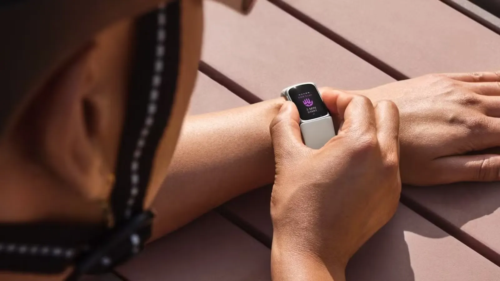 Fitbit Charge 7 sắp ra mắt: Google wearable mới với màn hình và Wear OS?