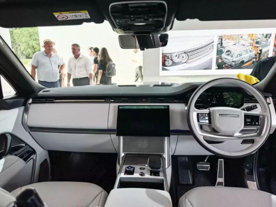 Range Rover Electric ra mắt: tầm hoạt động 600km và tham vọng dẫn dắt SUV điện hạng sang