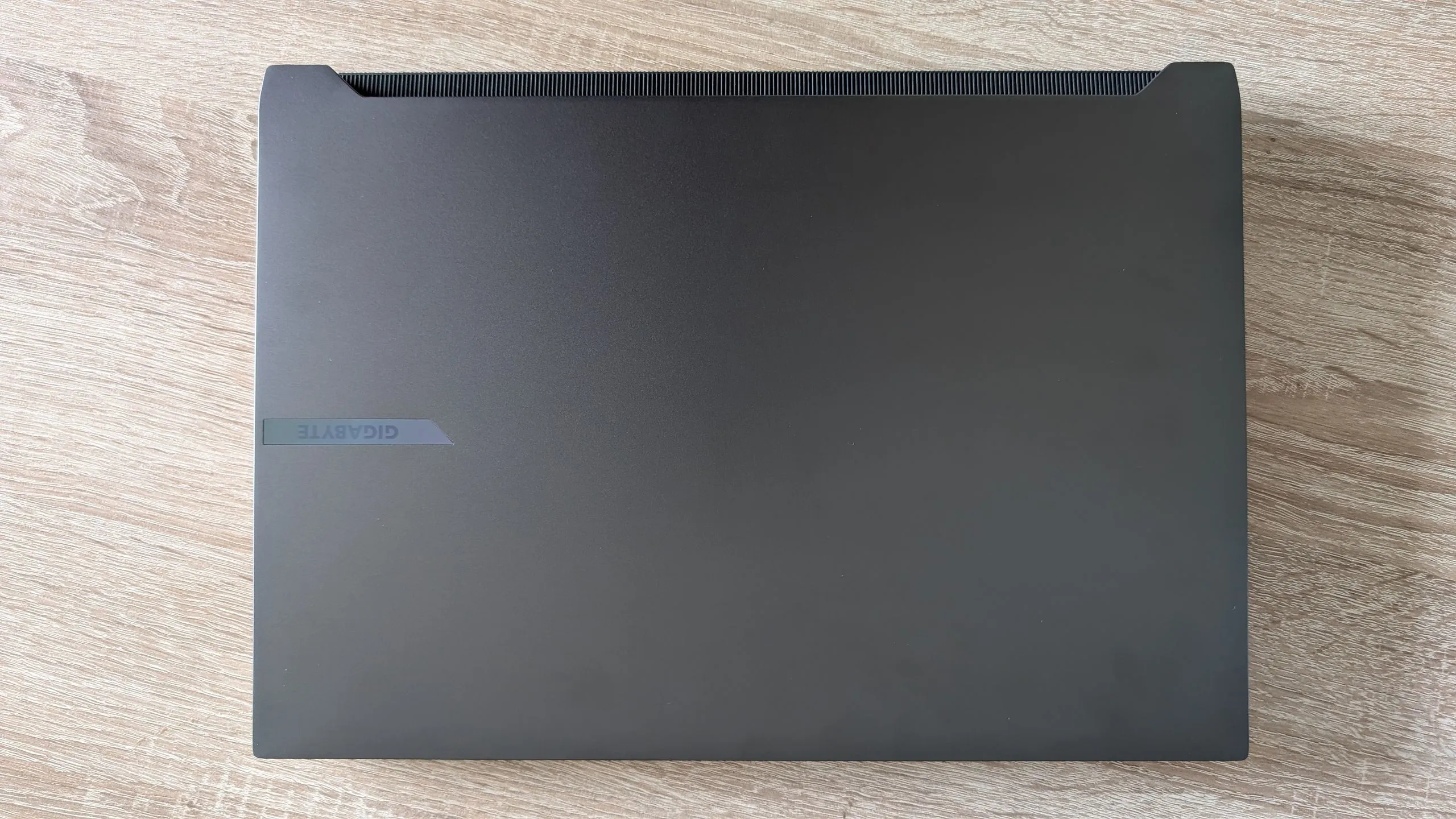 Laptop gaming dưới 1.500 USD: RTX 5070 và 32GB RAM có xứng đáng?