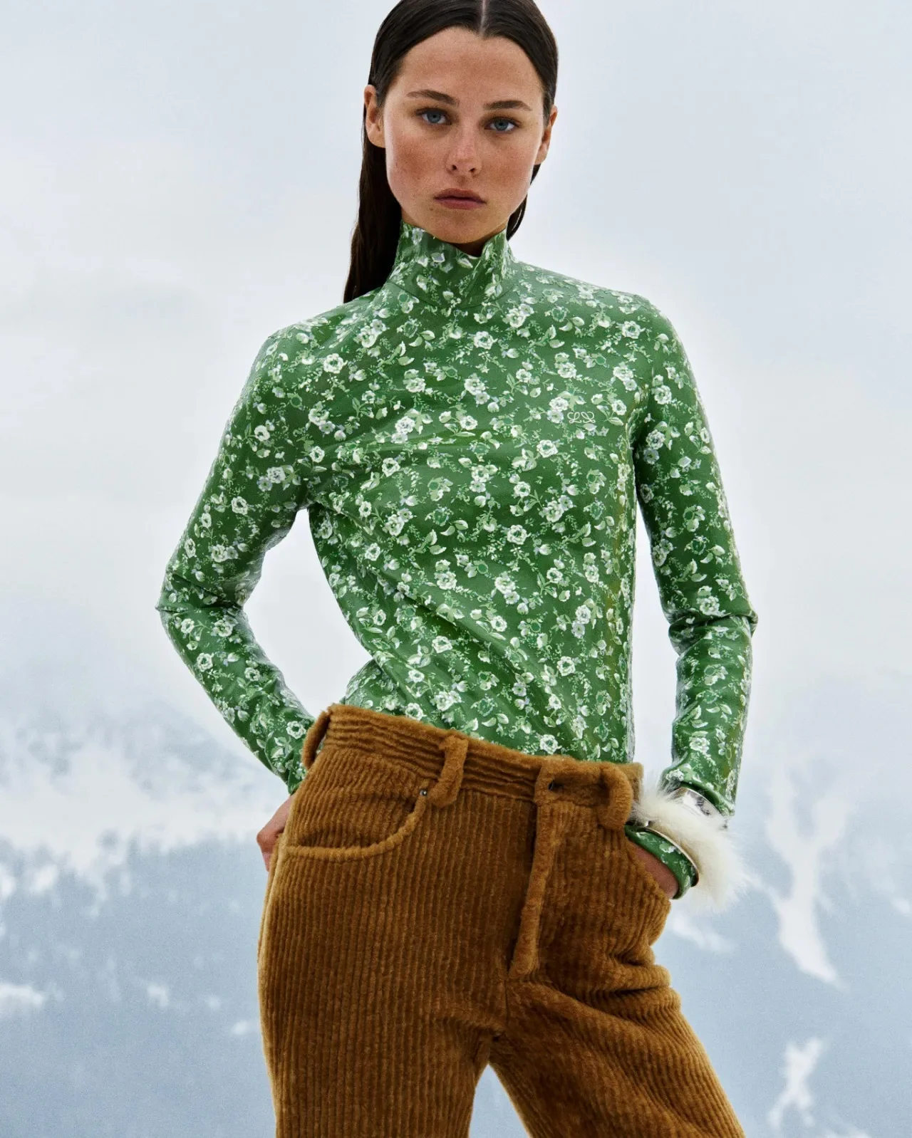 LOEWE Thu Đông: Khi thời trang cao cấp chạm đỉnh Mont Blanc