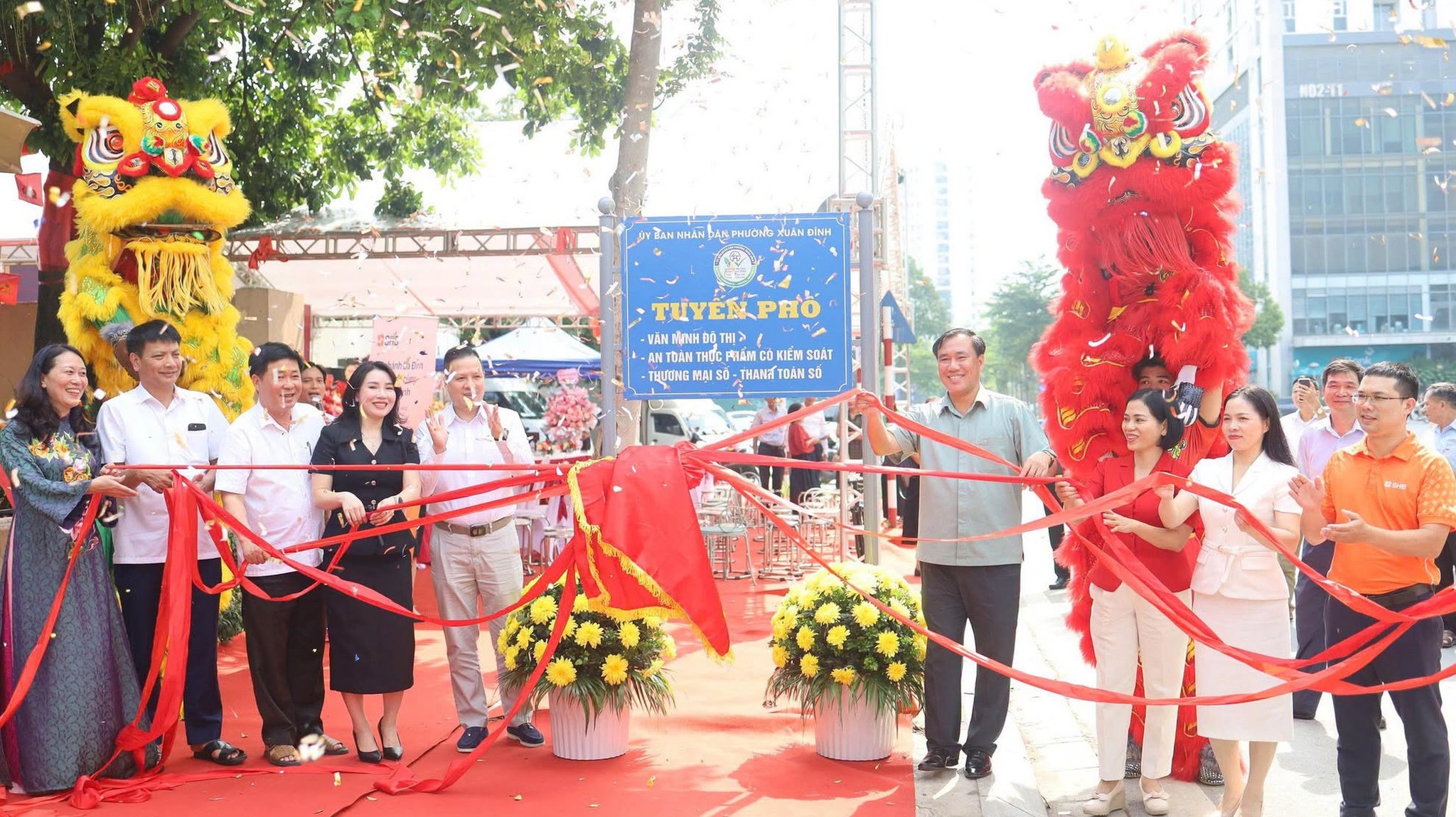 Từ xe bánh tráng vỉa hè đến thanh toán số: Ẩm thực đường phố bước vào kỷ nguyên mới