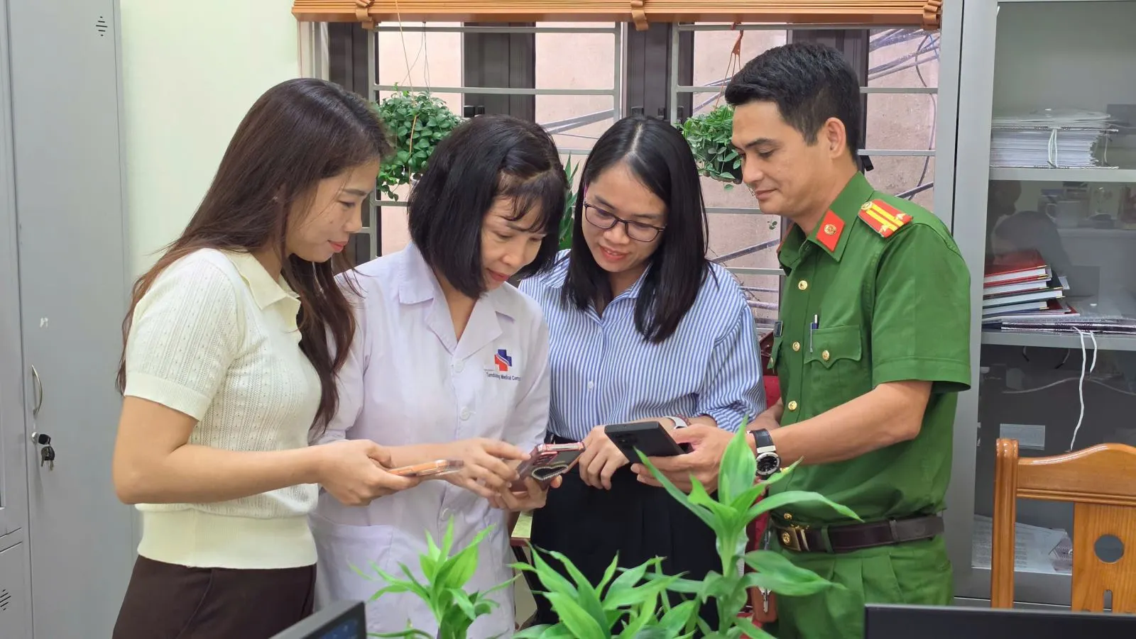 Chiến dịch 100 ngày số hóa sổ sức khỏe điện tử trên VNeID