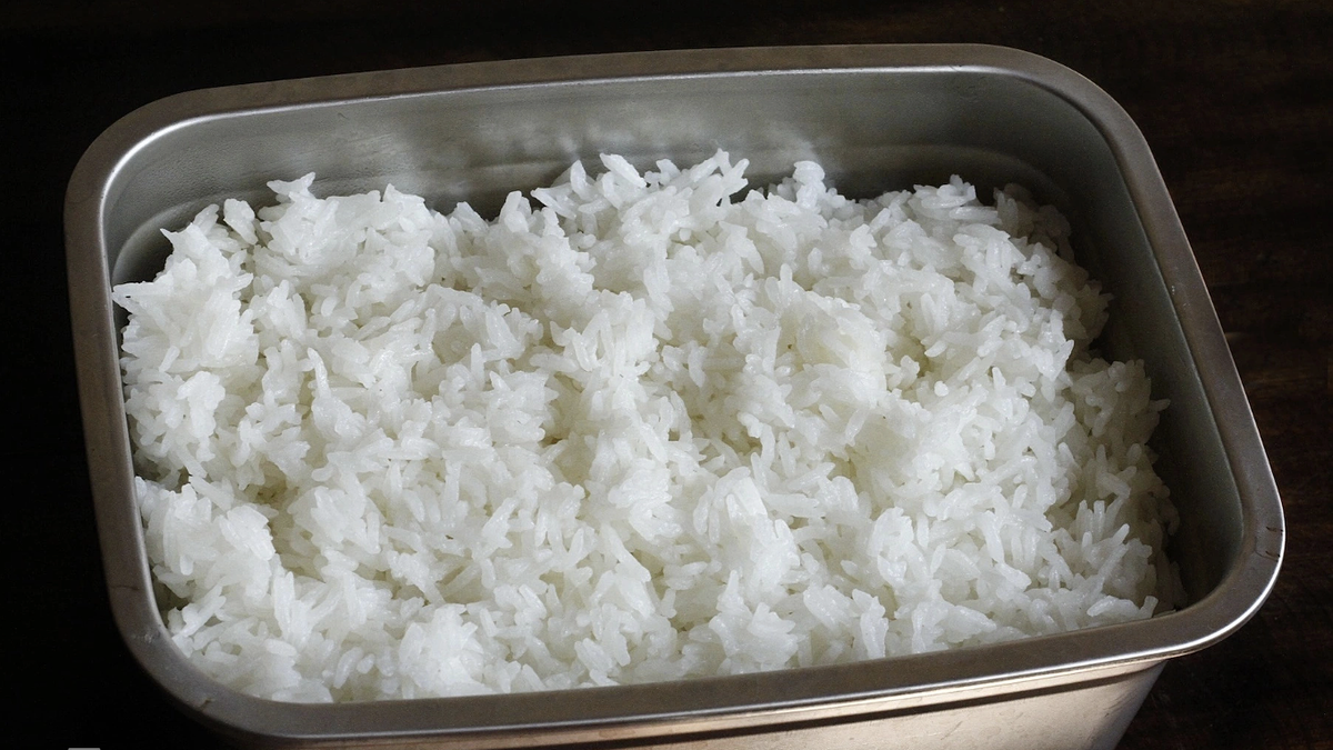 Cơm thừa để bao lâu mới an toàn? Quy tắc bảo quản đúng