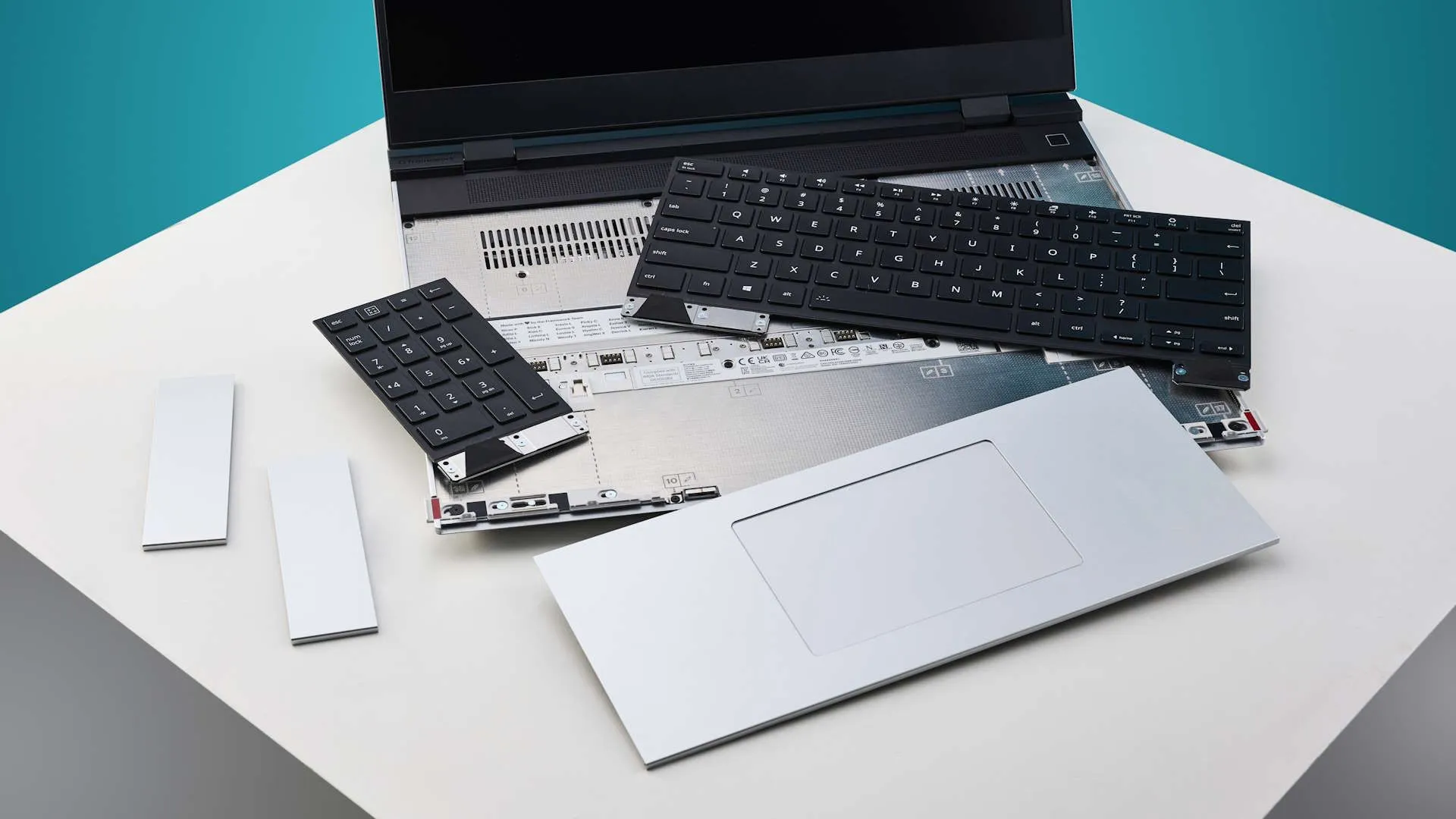 Thị trường laptop phân hóa: mid-range đang bị bỏ rơi