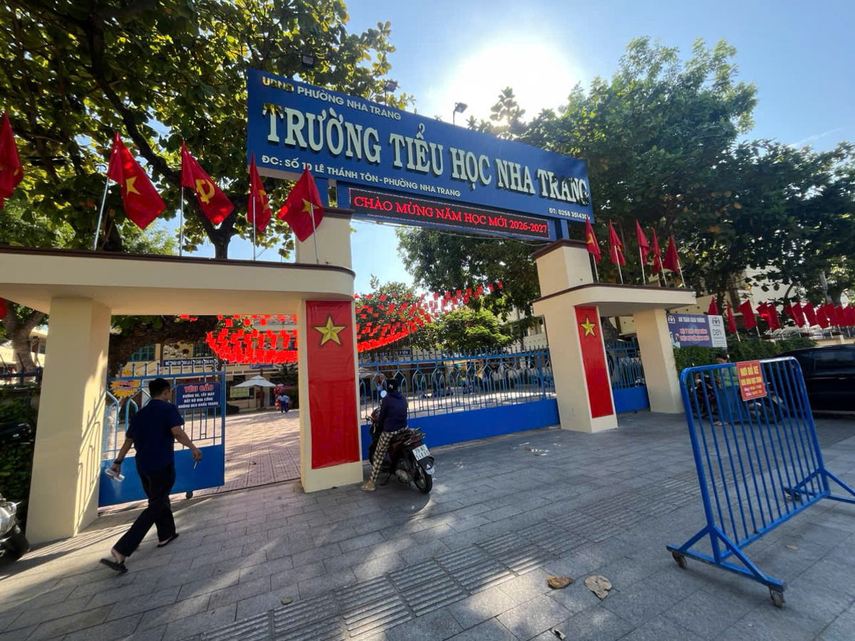 Siêu trường tiểu học 10.500 học sinh: Quản lý khổng lồ, rủi ro khổng lồ