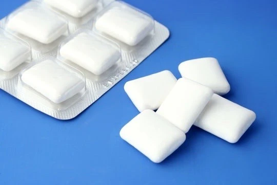 Xylitol trong kẹo cao su và thực phẩm light: ngọt miệng nhưng đắng lòng cho trái tim?