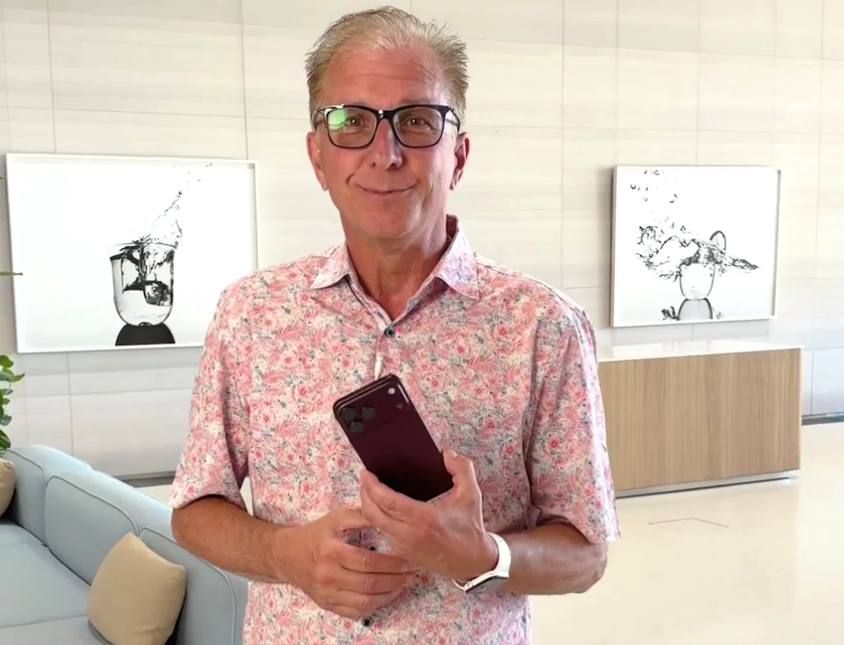 Apple dùng in 3D và AI để chế tạo bản lề iPhone Duo