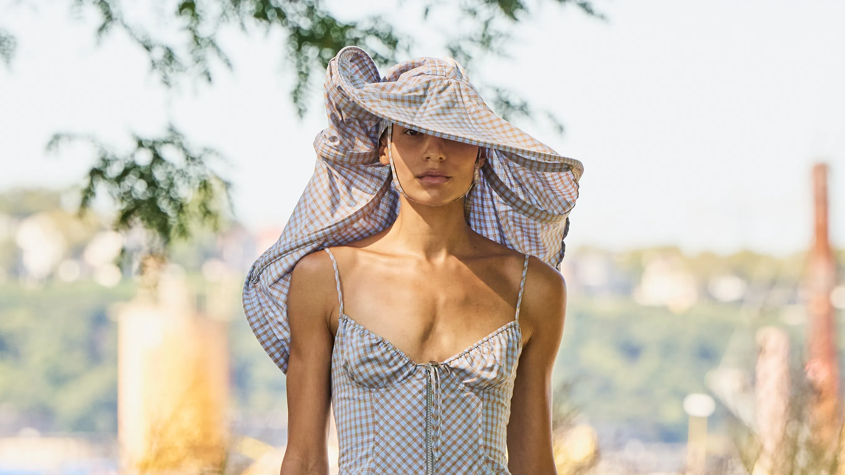 7 nhà thiết kế mới nổi đang định hình Xuân ready-to-wear
