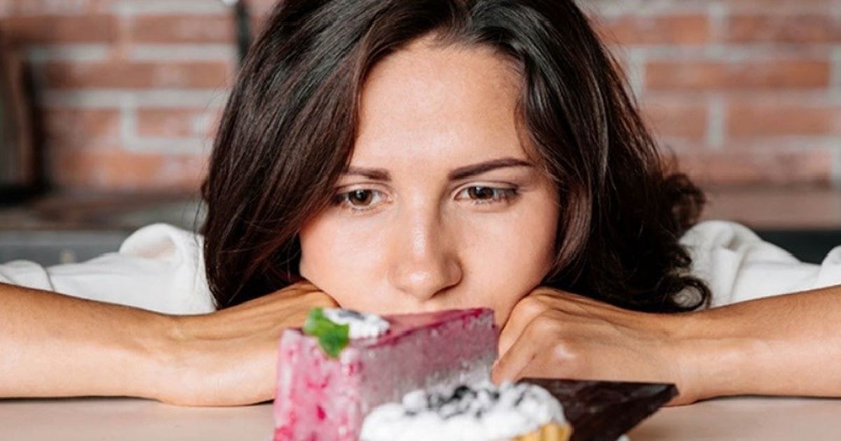 Đói bụng nửa đêm: nên ăn hay nhịn để ngủ ngon hơn?