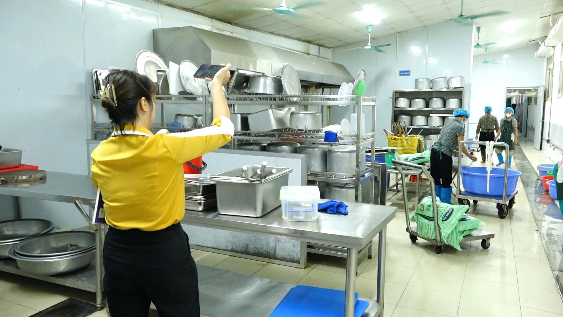 Công nghệ QR code giúp phụ huynh kiểm soát bữa ăn học đường