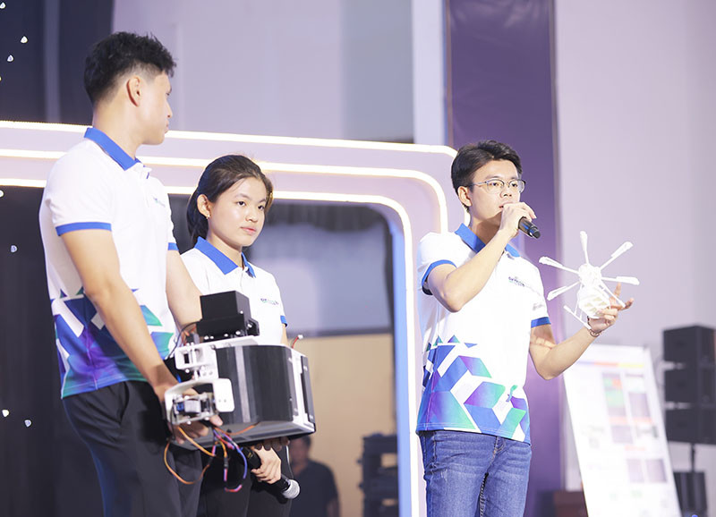Cuộc thi công nghệ sinh viên: Thế hệ trẻ bước vào sân chơi AI, robot, IoT