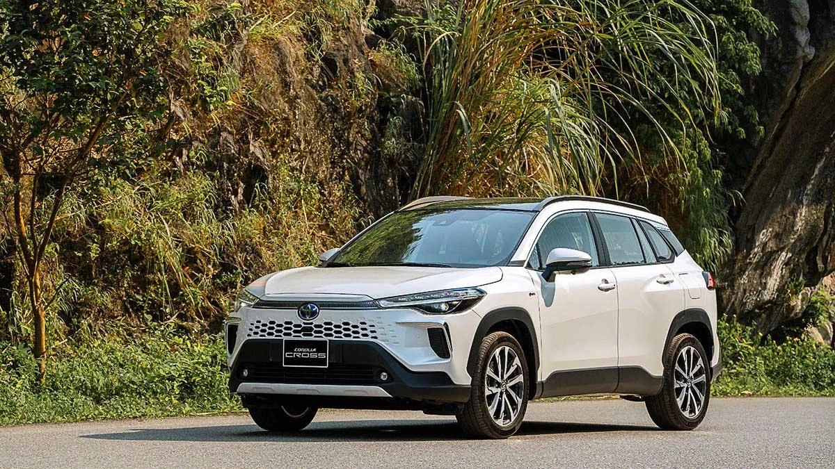 Xe hybrid Nhật Bản chiếm sóng: Innova Cross HEV bất ngờ soán ngôi Corolla Cross