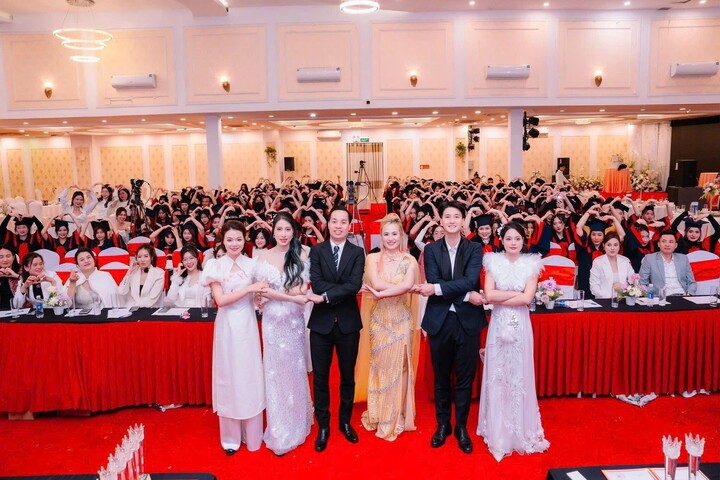 Từ thợ trang điểm tự do đến chủ studio 20m² doanh thu 500 triệu
