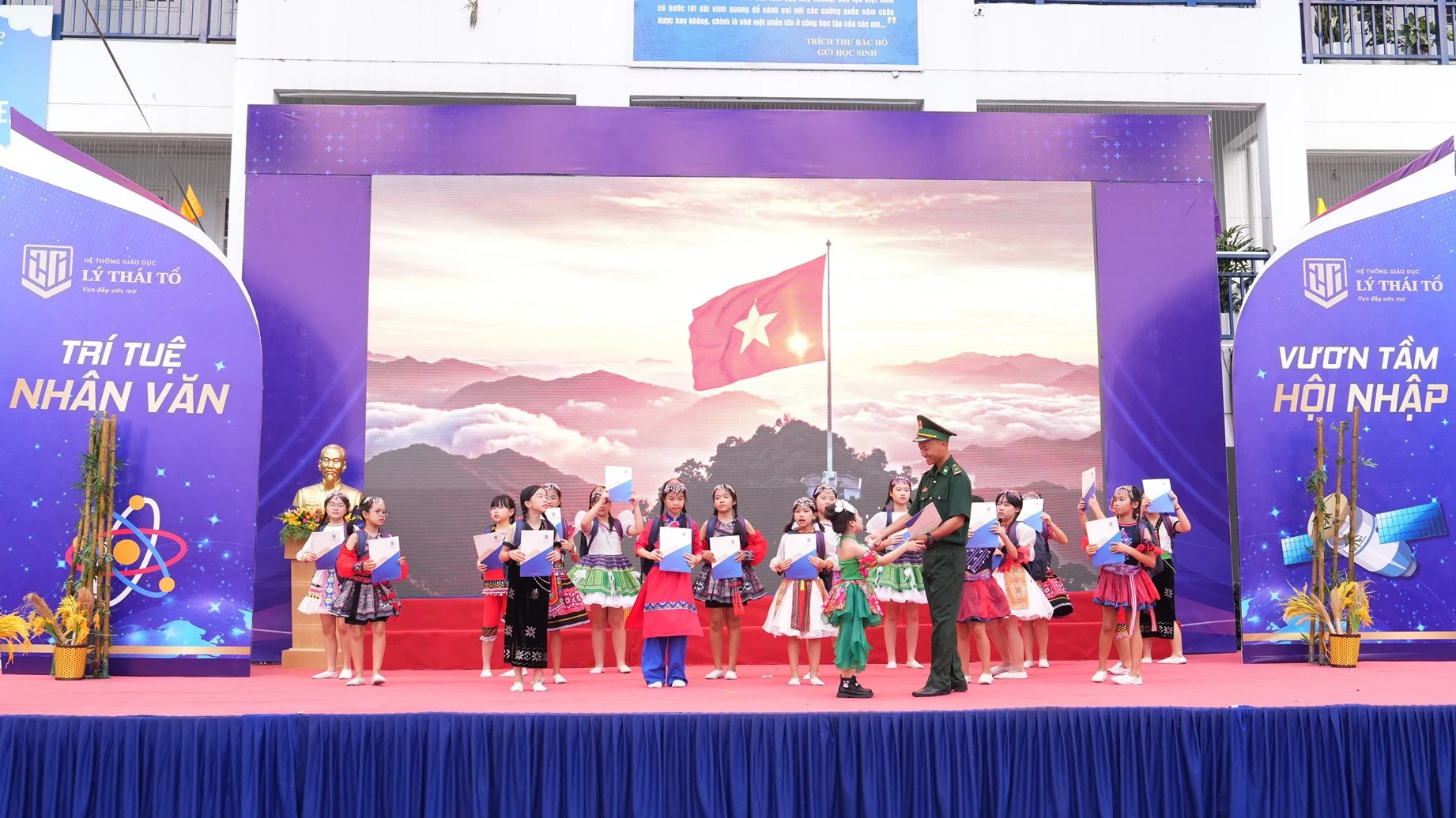 Hệ thống Lý Thái Tổ khai giảng với bước ngoặt công nghệ và hội nhập