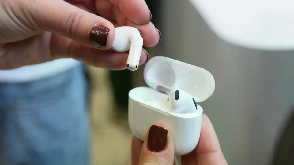 AirPods 5: từ tai nghe nhạc đến trợ lý AI cá nhân