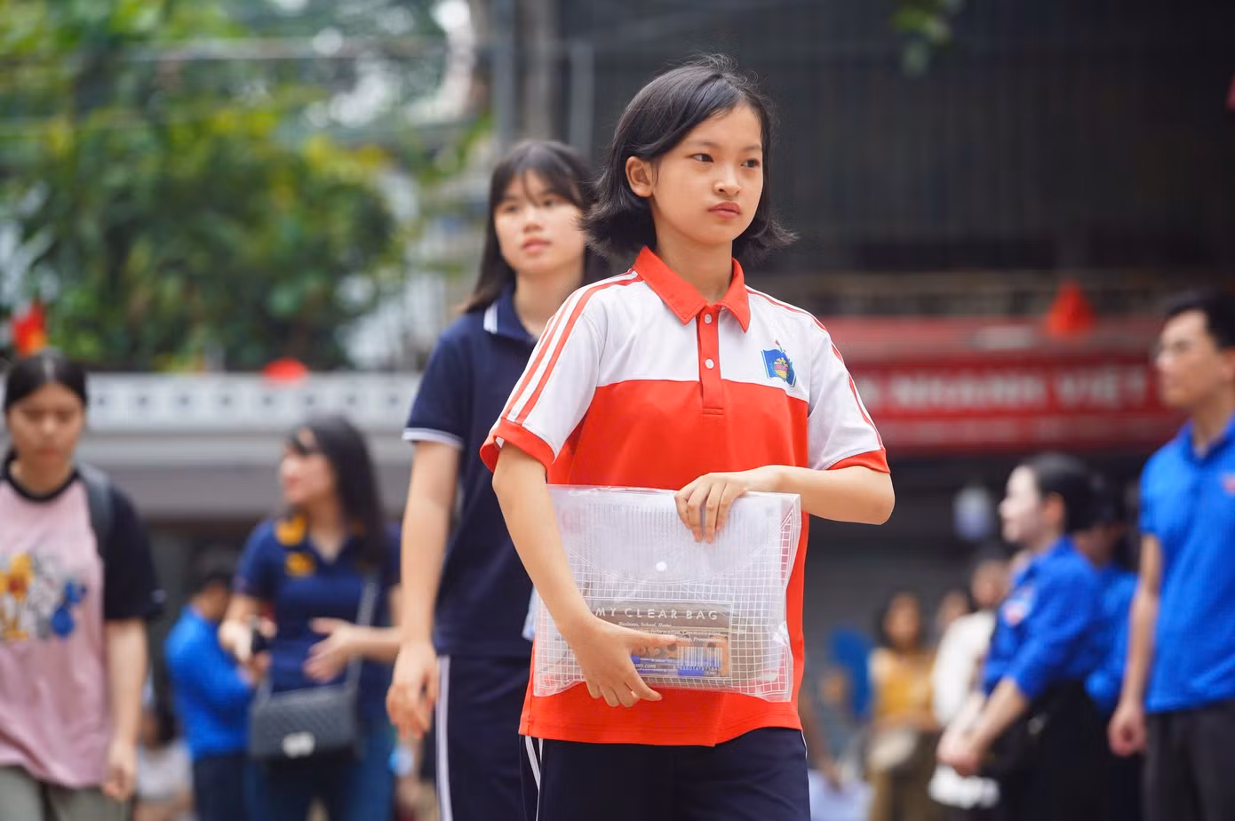 Tuyển sinh lớp 10 mới: Cơ hội hay rủi ro cho phụ huynh?