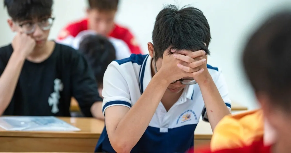 Áp lực điểm số và kỳ thi: Nhận diện lo âu học đường trước khi thành bệnh lý
