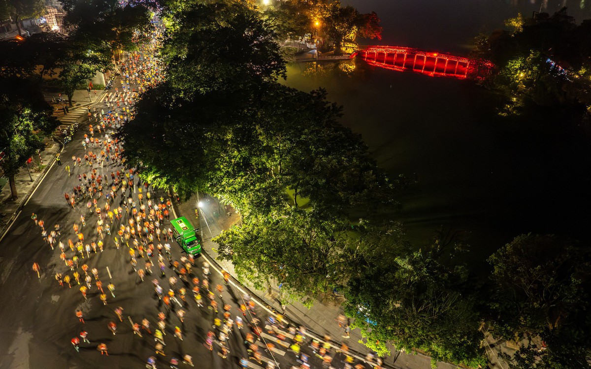 14.000 vận động viên khám phá 37 địa danh Hà Nội qua Giải Marathon Quốc tế Techcombank lần thứ 5