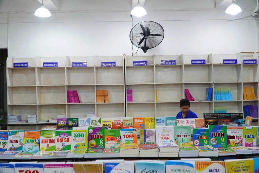 Huế tạm dừng mua sách giáo khoa, chọn linh hoạt để không lãng phí