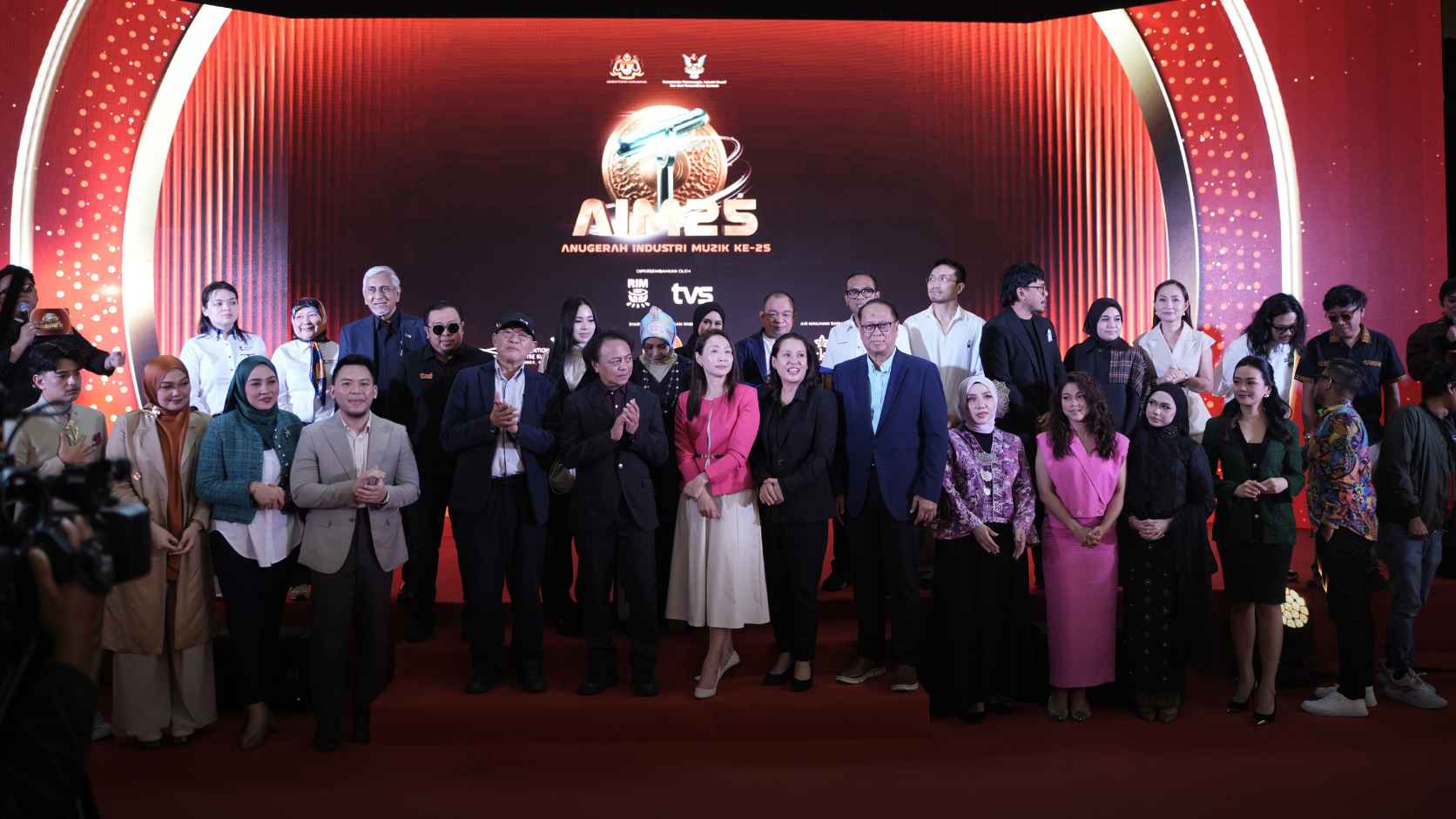 Bagaimana AIM25 Di Kuching Menjadikan Malam Penuh Jerebu Satu Detik Bersejarah
