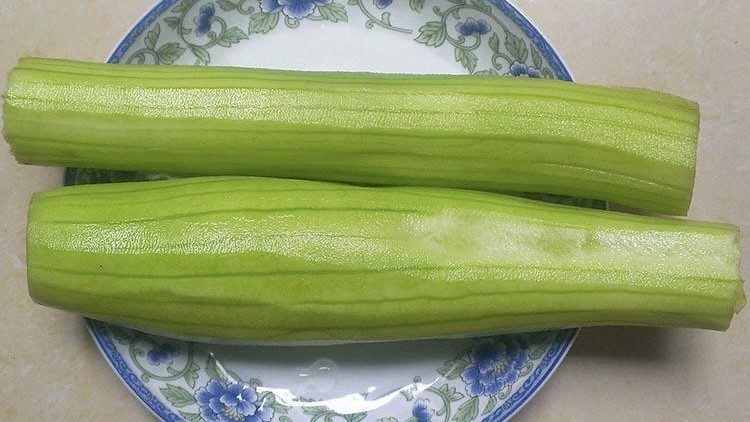 Xào mướp xanh mướt không thâm đen: bí quyết sơ chế trước khi vào chảo