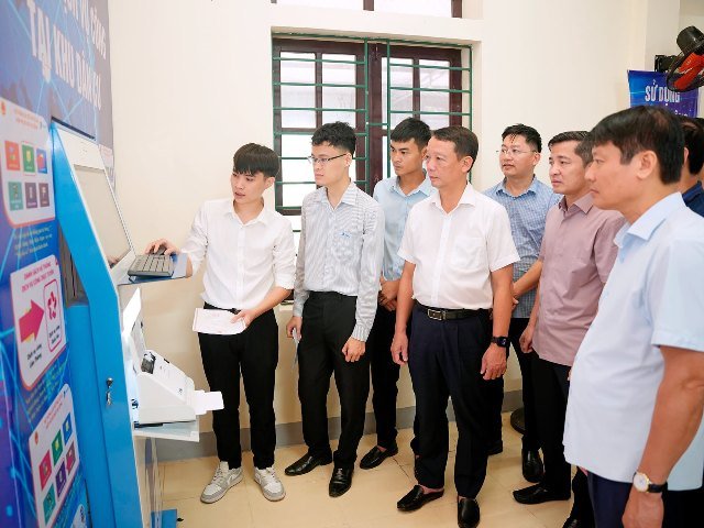 Kiosk thông minh và trạm công dân số: dịch vụ công xuống tận khu dân cư