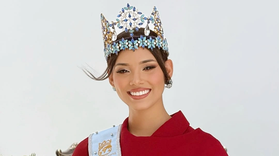 Phong cách thanh lịch của tân Hoa hậu Joheirry Mola sau đăng quang