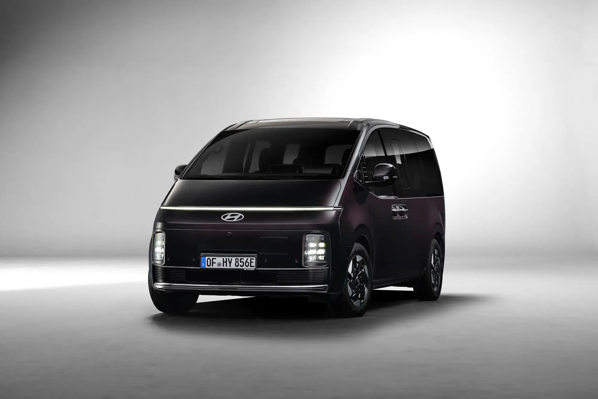 Hyundai Staria Electric: van điện 9 chỗ thách thức Volkswagen