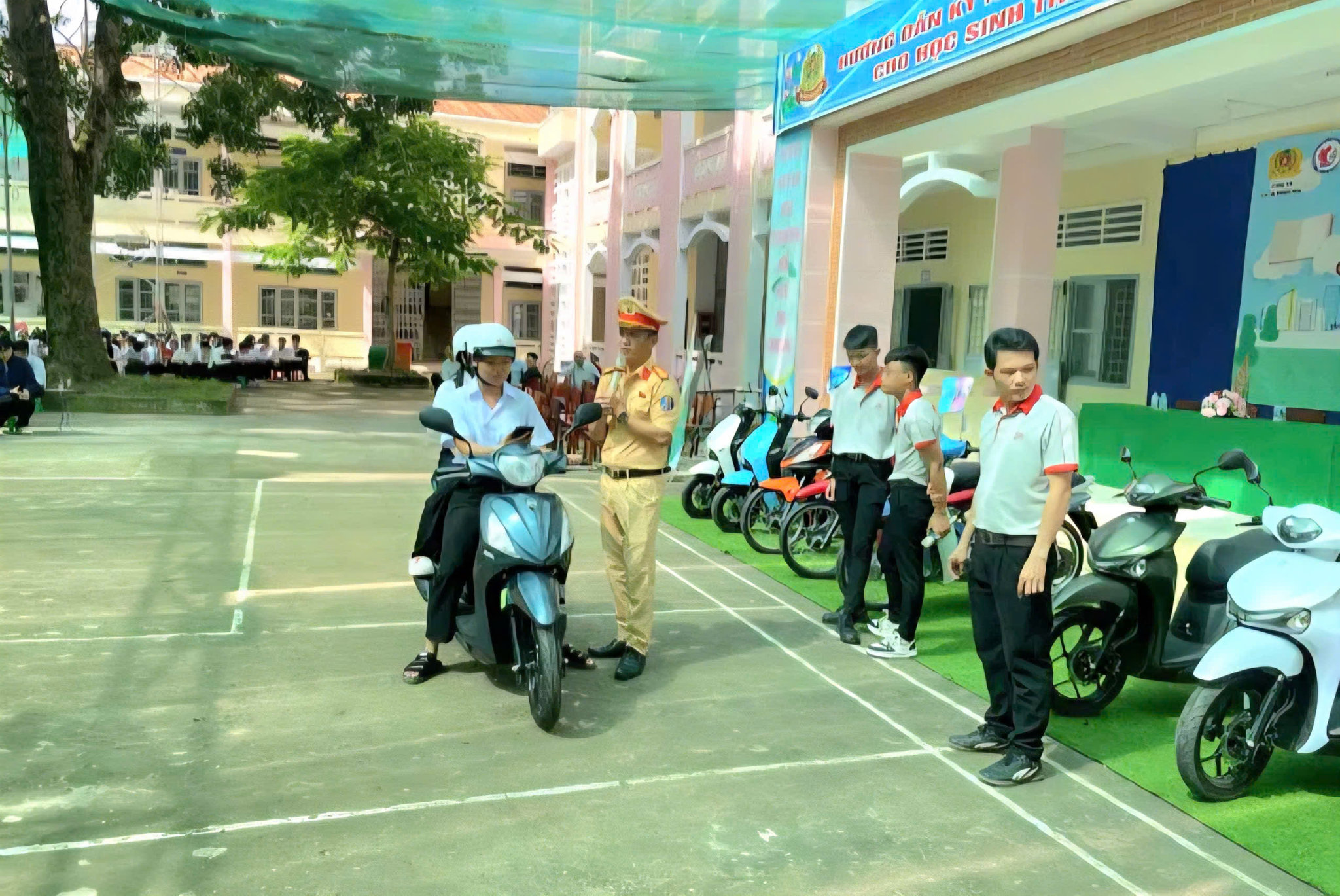 Kỹ năng tham gia giao thông an toàn: bài học đầu tiên của năm học mới