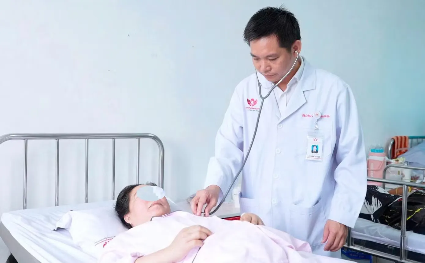 Đau đầu tăng dần sau chấn thương nhẹ: đừng bỏ qua tụ máu não ở trẻ