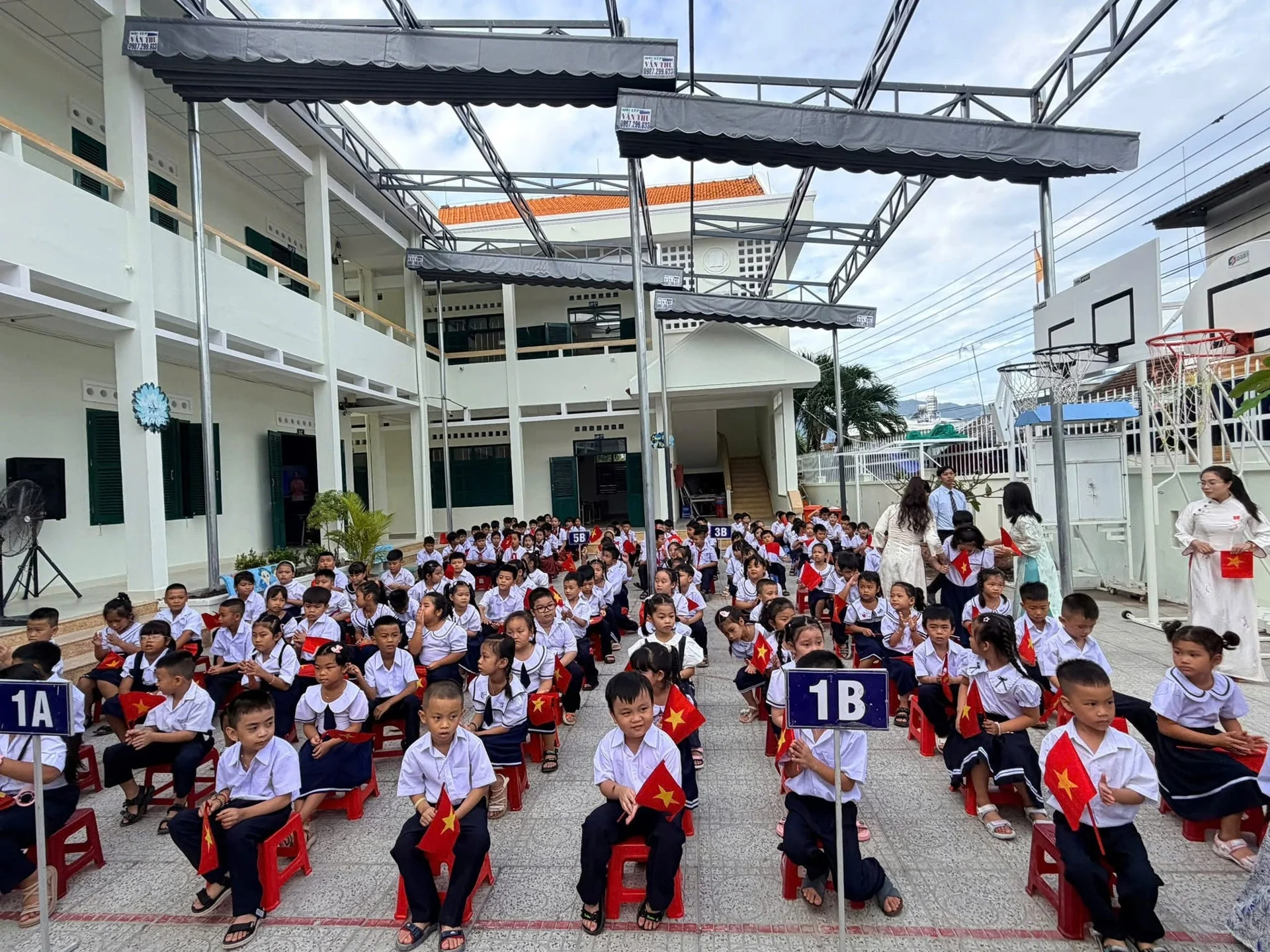 Siêu trường tiểu học Nha Trang 10.500 học sinh: Thách thức và lối thoát từ chuyển đổi số