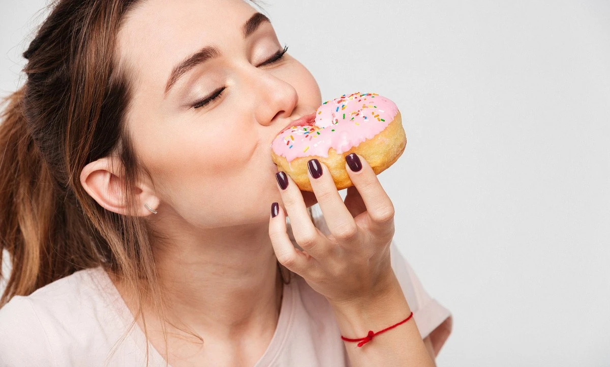 Đói bụng nửa đêm: nên ăn hay nhịn để ngủ ngon hơn?