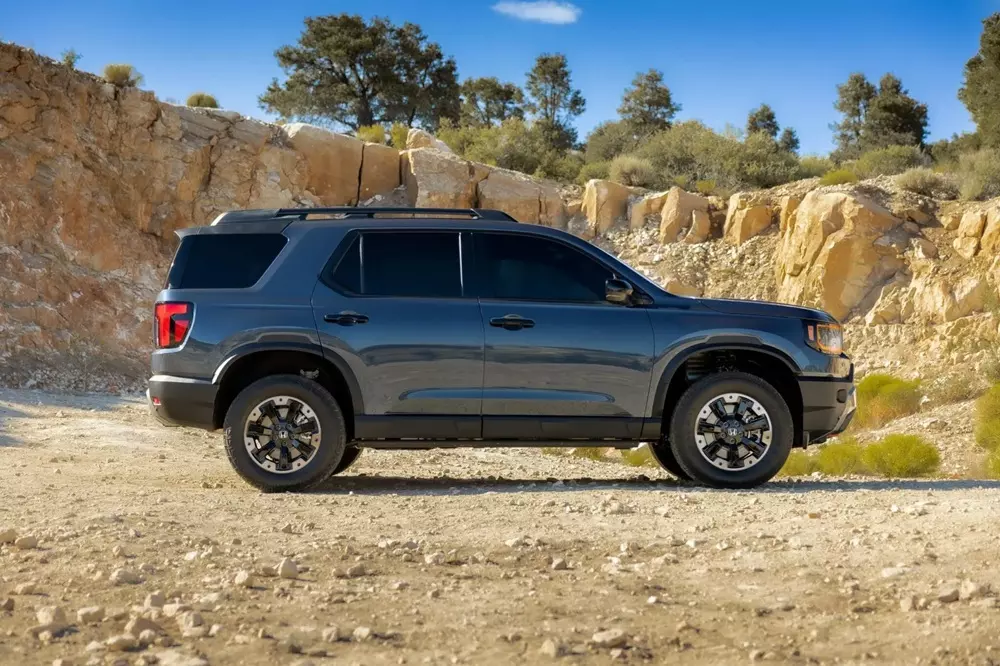 Honda Passport TrailSport nâng gầm: Đối thủ mới của Toyota 4Runner TRD?