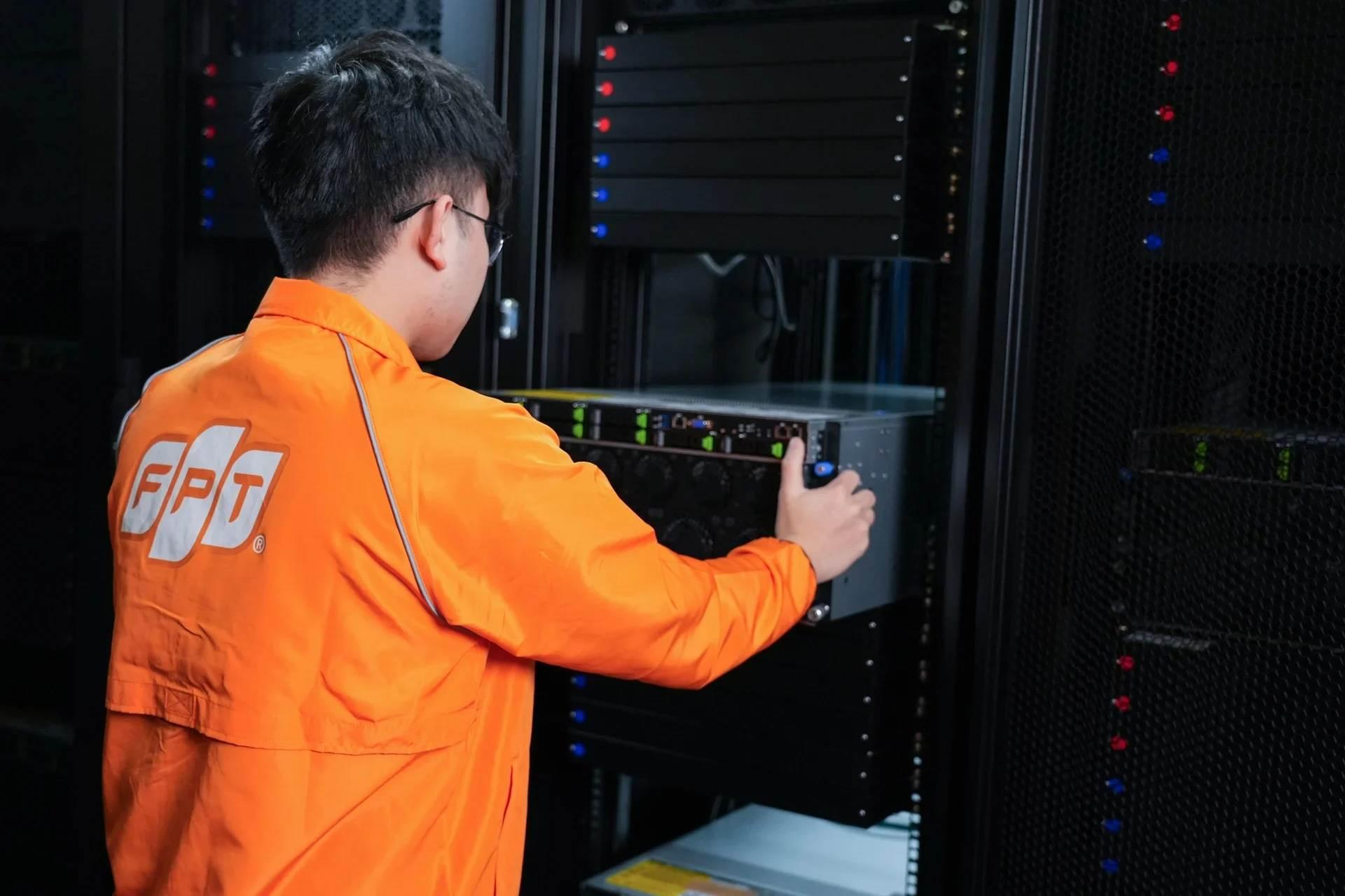 Từ bán nhân lực đến bán kết quả: phép tính AI của FPT