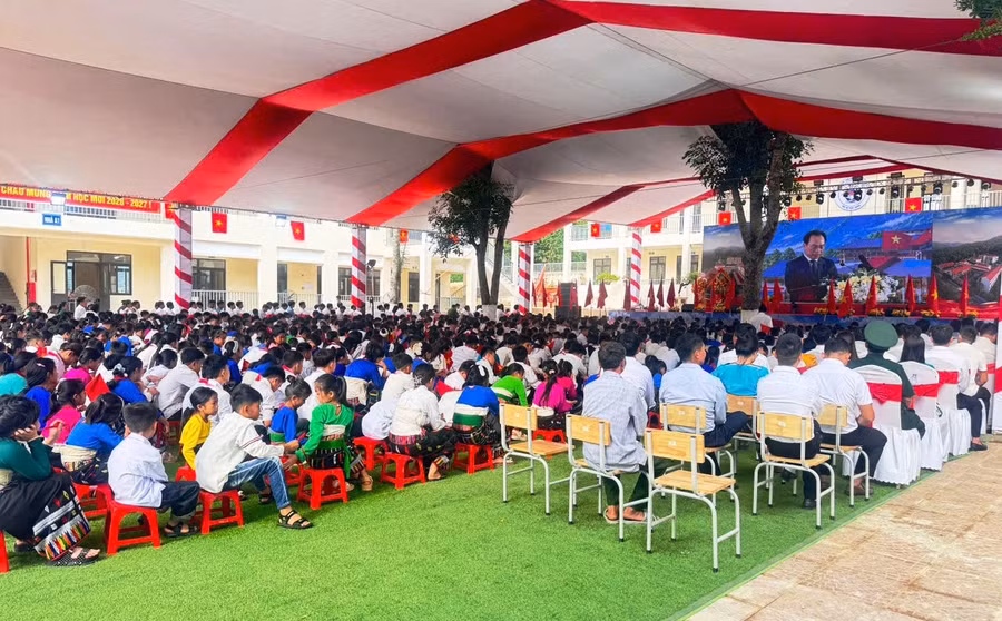 Trường mới vùng biên: từ mái tôn dột nát đến cơ hội học tập ổn định
